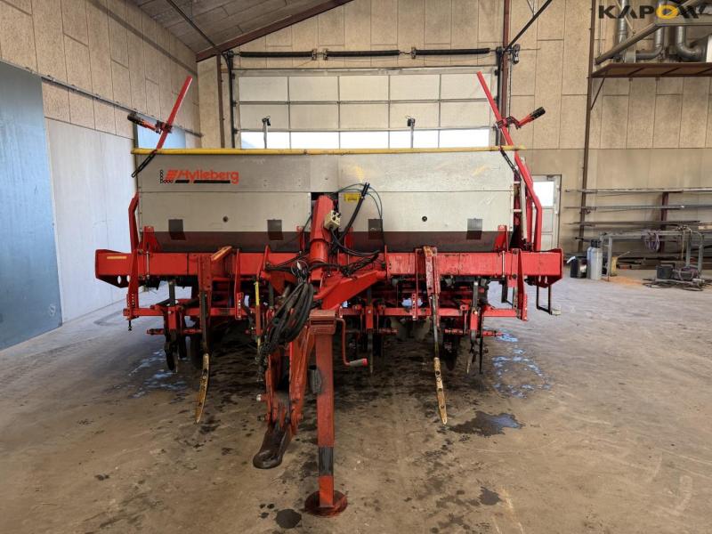 Grimme GL34 T potato planter 2