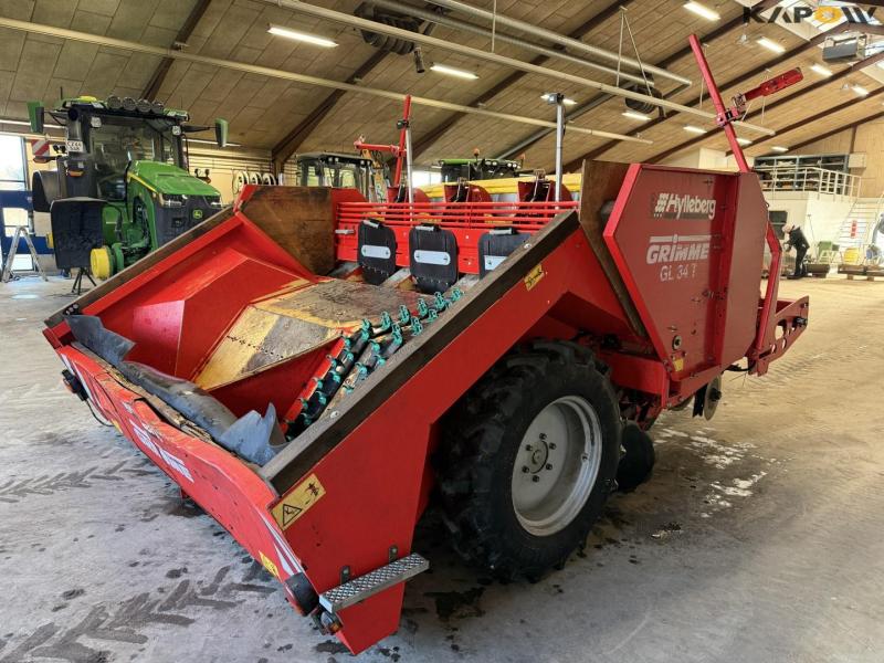 Grimme GL34 T potato planter 4