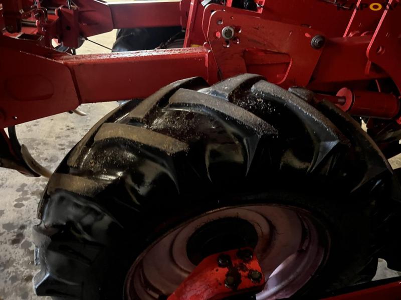 Grimme GL860 compact 8 row potato planter 33