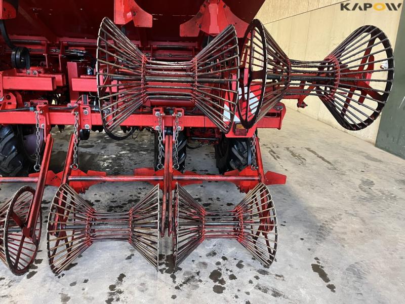 Grimme GL860 compact 8 row potato planter 39