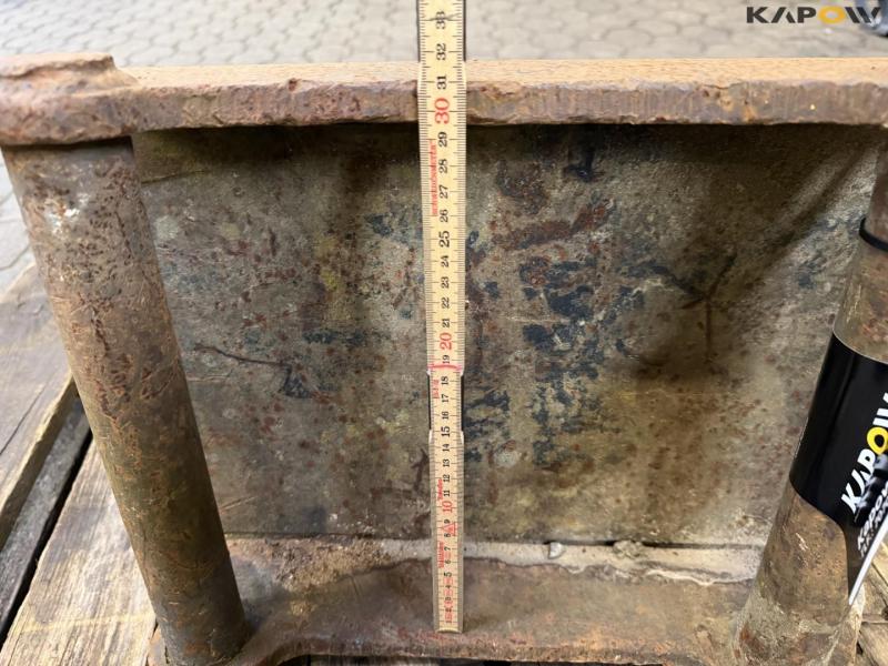 Grub tooth with Hydrema hitch 11