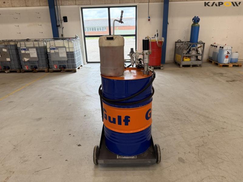 Gulf 15W-40 engine oil with pump and cart 2
