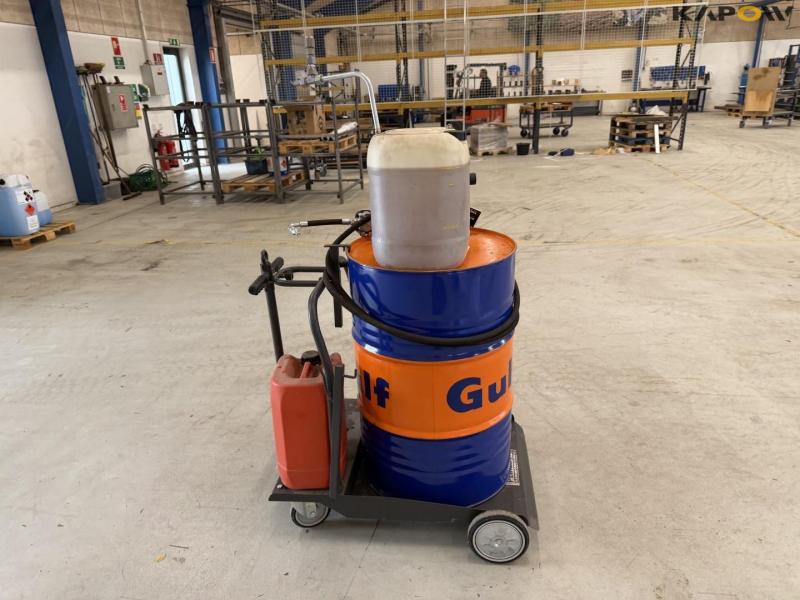 Gulf 15W-40 engine oil with pump and cart 4