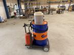 Gulf 15W-40 engine oil with pump and cart 4