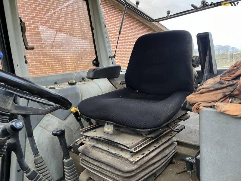 Hürlimann H-4105 front loader tractor  34