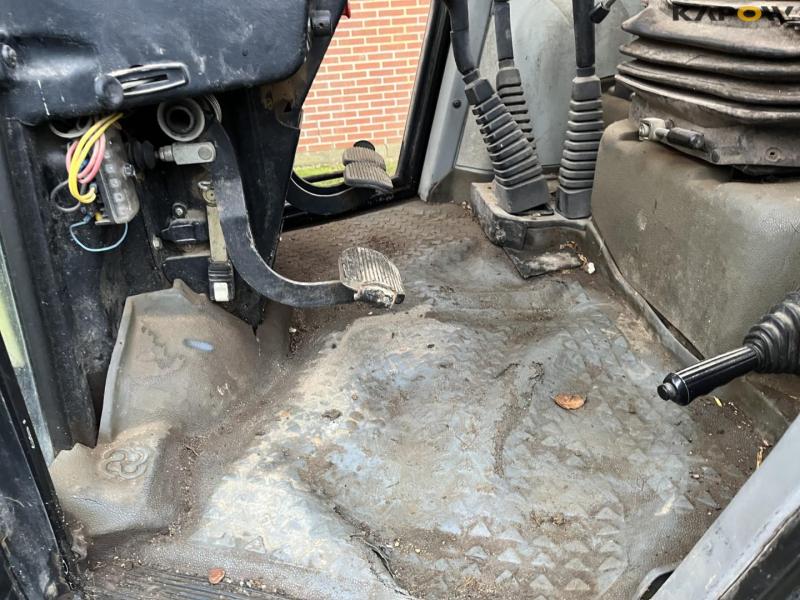 Hürlimann H-4105 front loader tractor  36