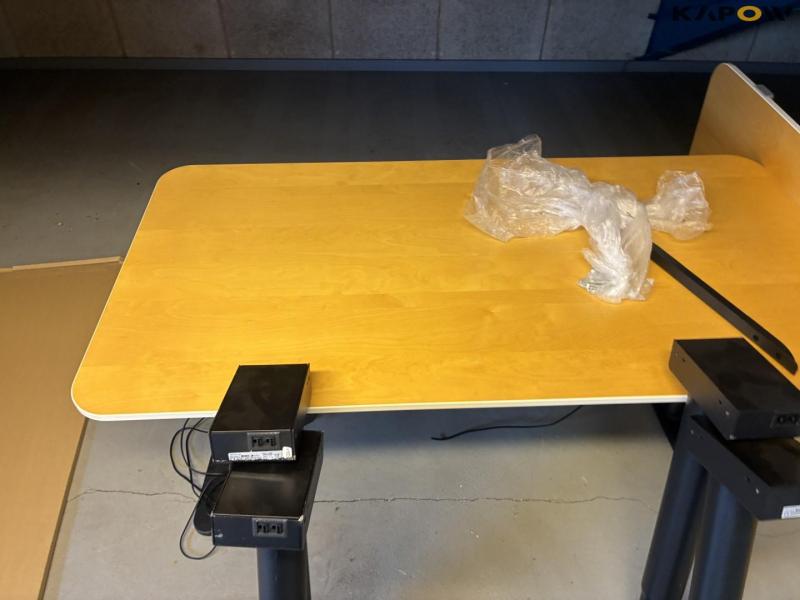 Raise and lower tables and whiteboards 10