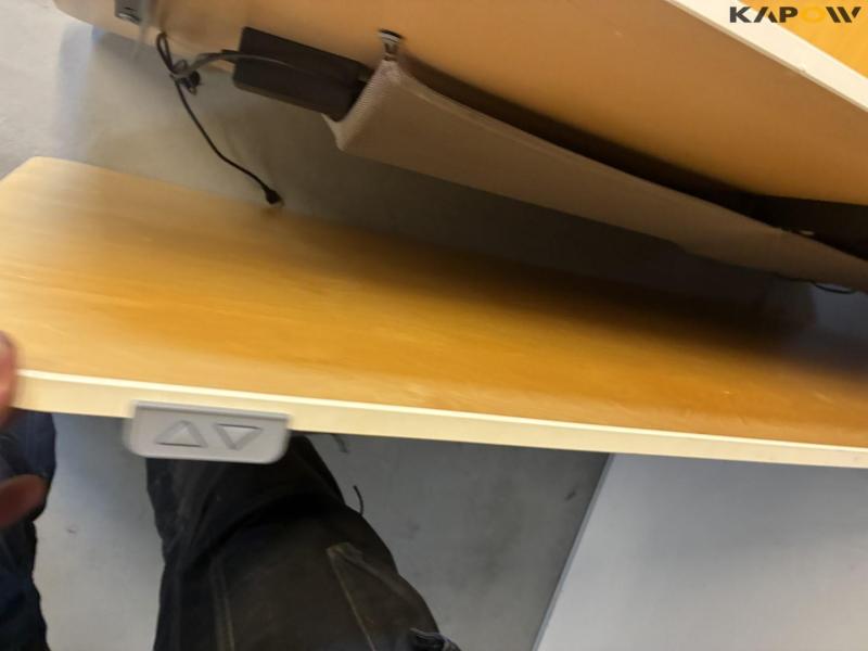 Raise and lower tables and whiteboards 16