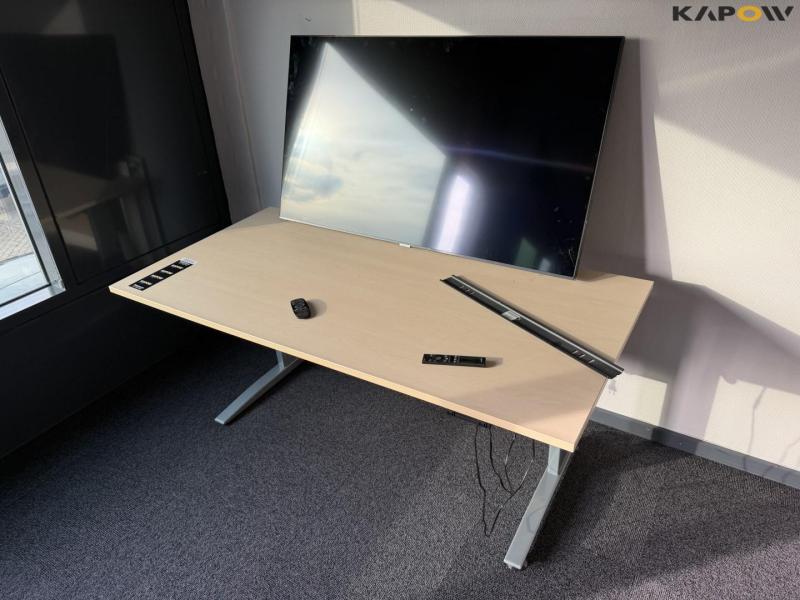 Raise the bastion and Samsung TV 1