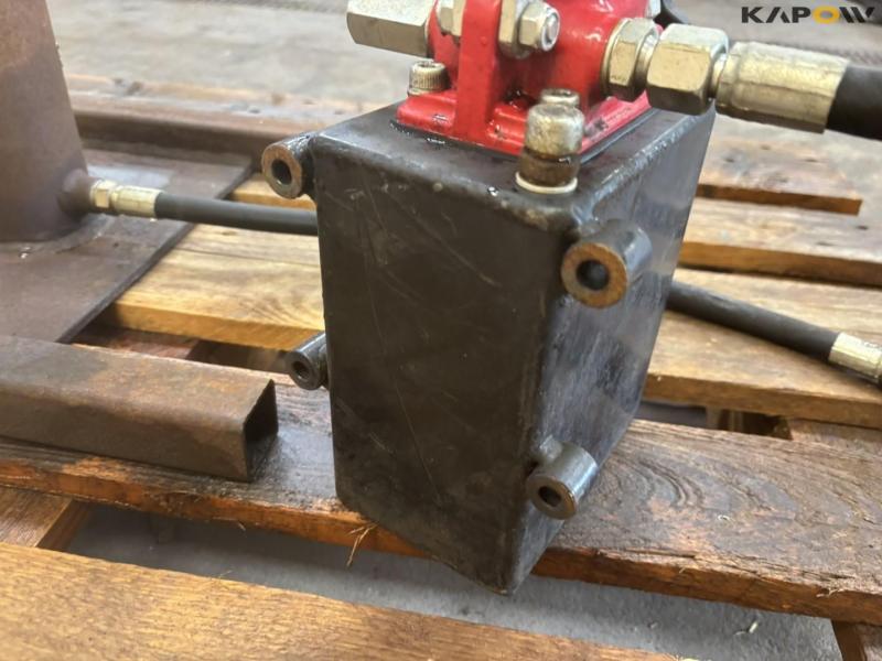 Raise/lower frame 18