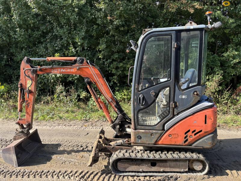 Haitachi ZAXIS 18 mini excavator 8