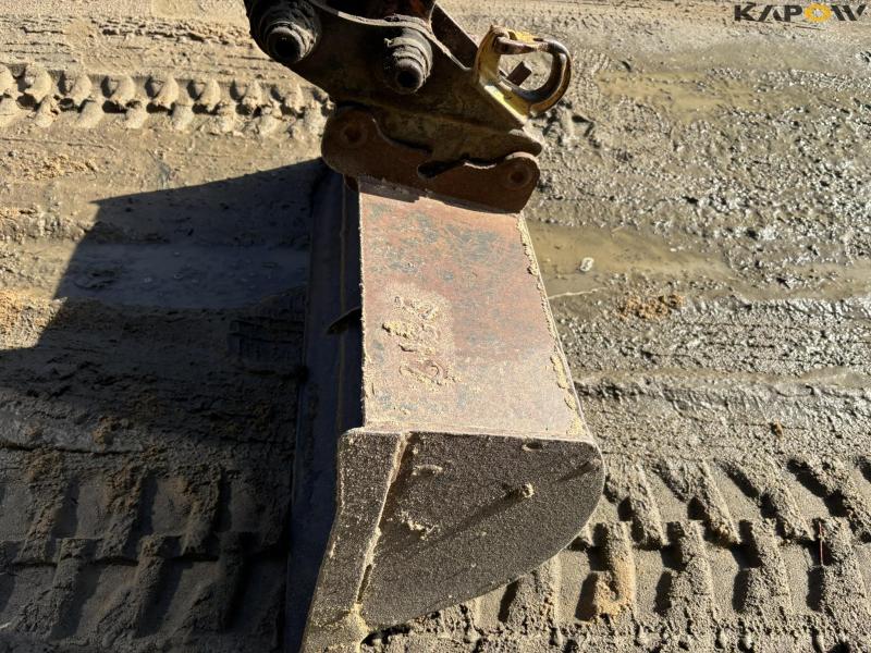 Haitachi ZAXIS 18 mini excavator 16