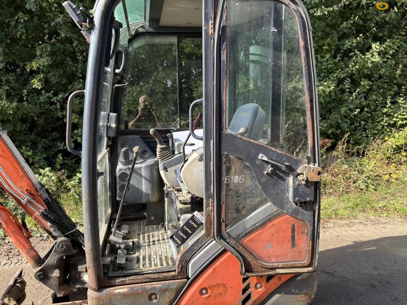 Haitachi ZAXIS 18 mini excavator 57