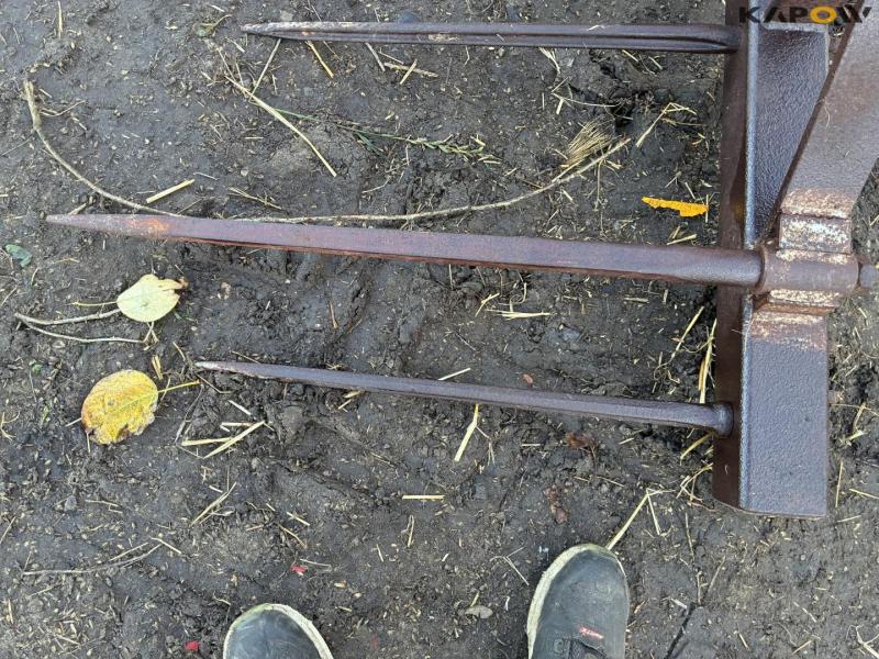 Straw handle for three-point hitch 10