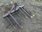 Straw handle for three-point hitch 3