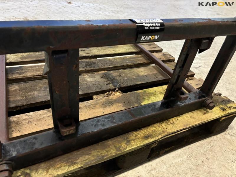 Straw spear with Avant hitch 10