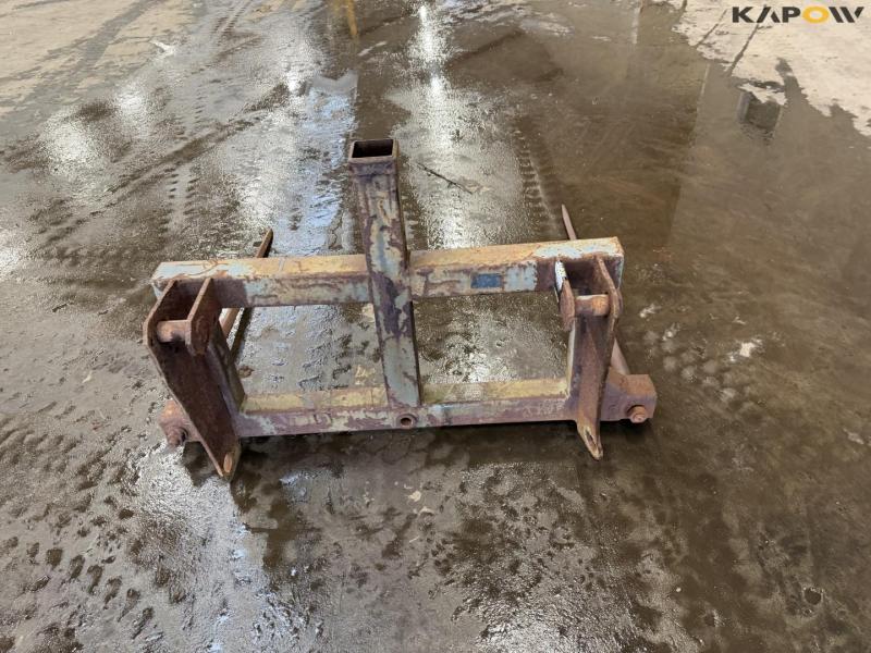 Straw spear with Bobcat hitch 6