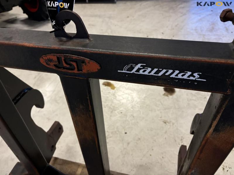 Straw spear with New Holland attachment 14