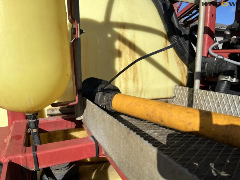 Hardi Commander 2800 trailer sprayer with 20 meter boom 19