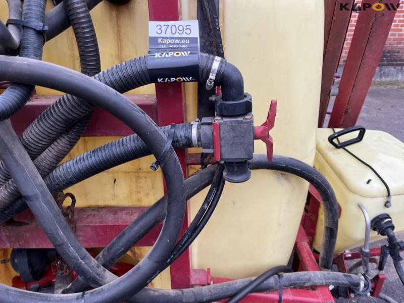 Hardi LX1000 sprayer with 12 meter boom 11