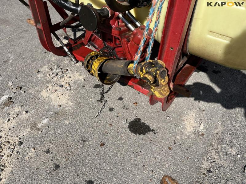 Hardi NK800 field sprayer with 12 meter boom 9
