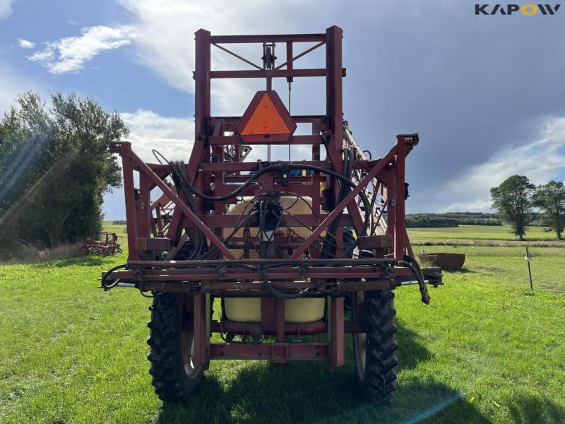 Hardi TZY2400 trailer sprayer with 20 meter boom 5