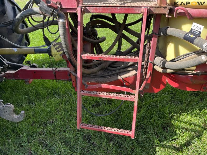 Hardi TZY2400 trailer sprayer with 20 meter boom 13