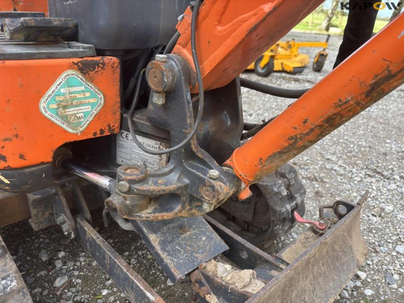 Hitachi Zaxis 10U-2 YSR mini excavator with buckets 19