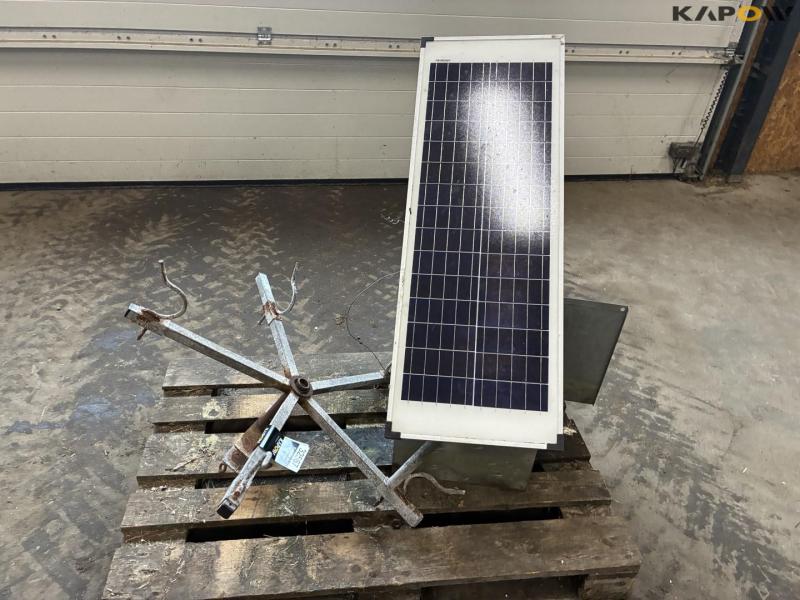 Fence device with solar cells 1