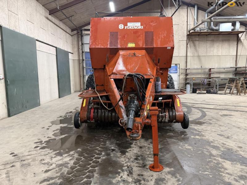 Hesston 4900 big baler 2