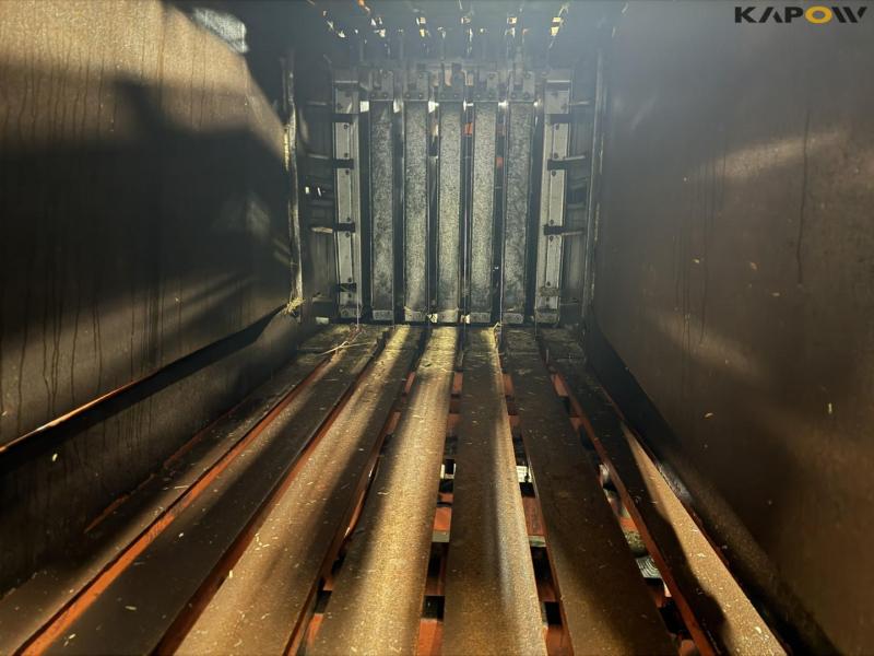 Hesston 4900 big baler 18