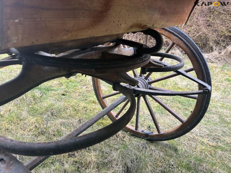 Horse-drawn carriage 17