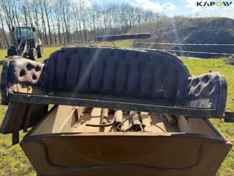 Horse-drawn carriage 2