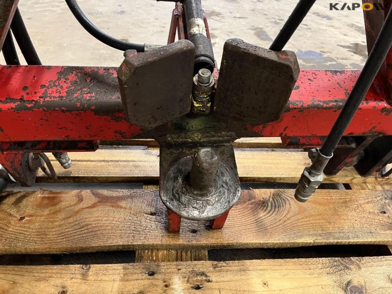 Hitch with three-point suspension 11