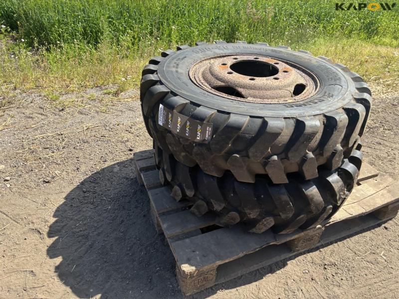 Wheel with unused tire 2