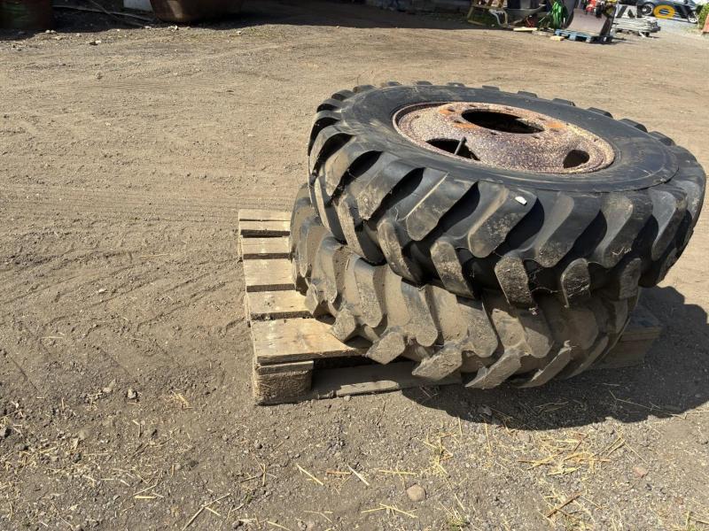 Wheel with unused tire 4