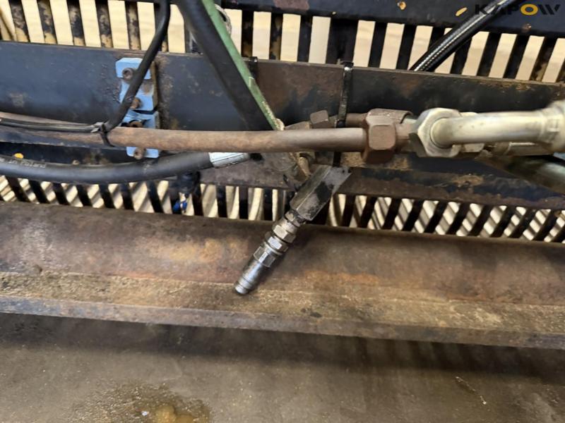 High tip potato digger with Volvo hitch 12