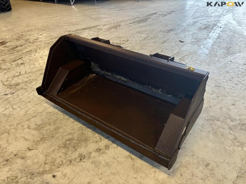 High-tip bucket with bobcat attachment 1