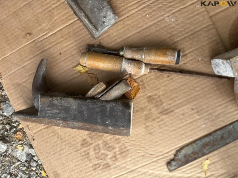 Planing bench with tools 31