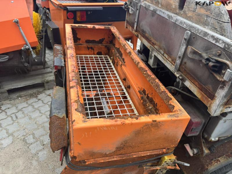 Holder C2 2.34 Basic with sweeper and salt spreader 44