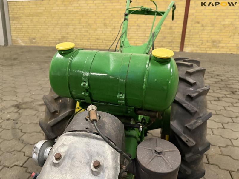 Holder tool carrier 16