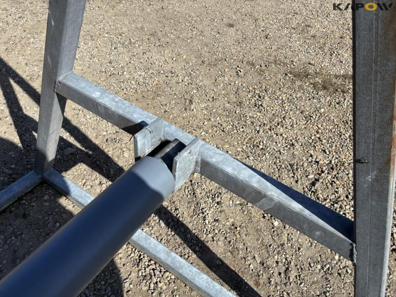 Holder for silo foil 8