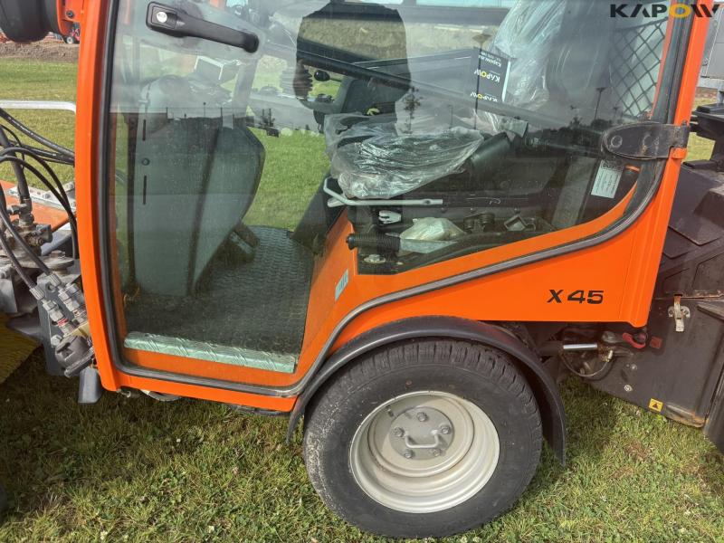 Holder X45 with sweeper and salt spreader 68