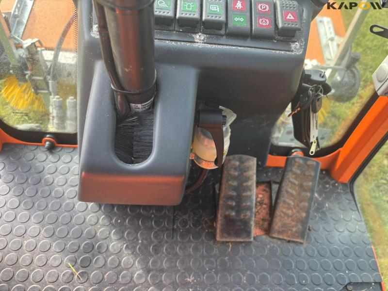 Holder X45 with sweeper and salt spreader 92