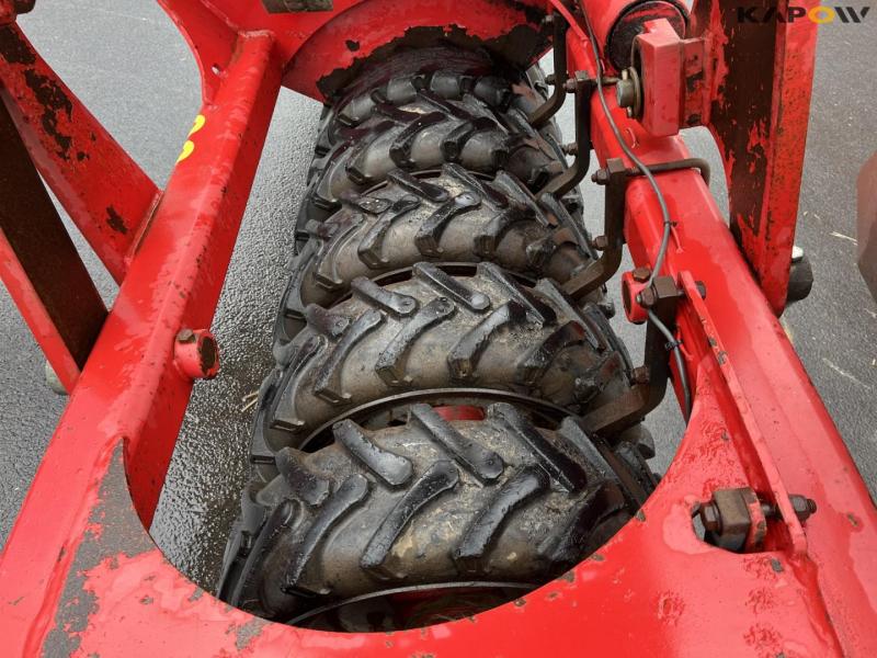 Horsch Optipack 6AS soil packer with seed box 9