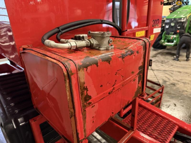 Horsch SW7000S fertilizer spreader. 19