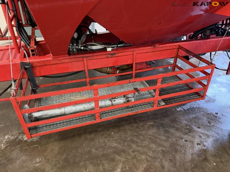 Horsch SW7000S fertilizer spreader. 31