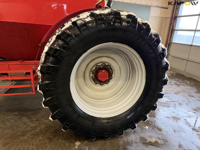 Horsch SW7000S fertilizer spreader. 42