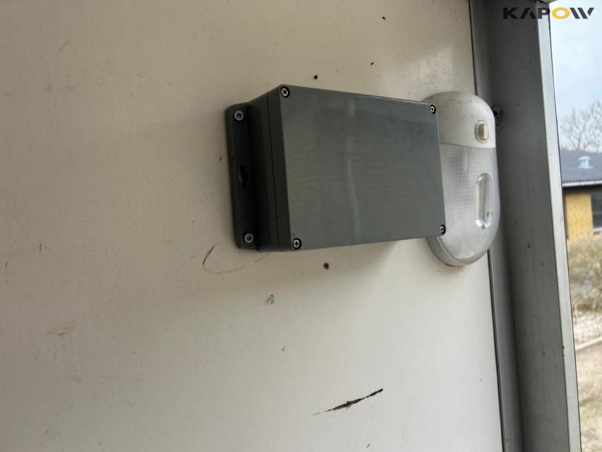 Humbaur closed trailer with workshop equipment 23