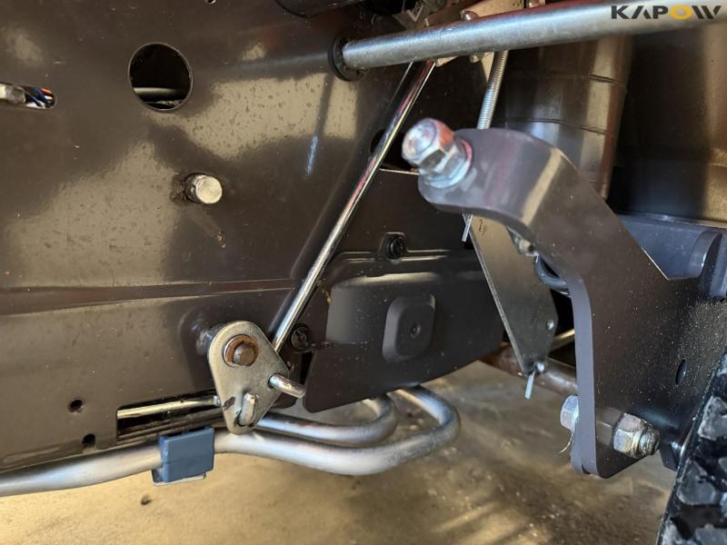 Husqvarna R216T AWD lawn mower 28